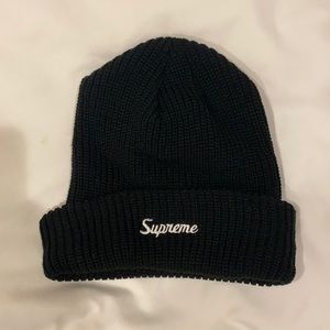 Supreme loose fit beanie